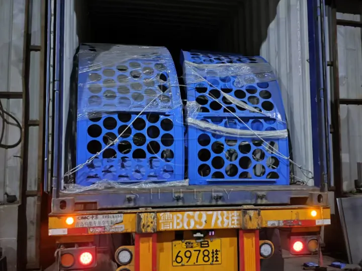 Gummireifenzerkleinerer im Lkw geladen