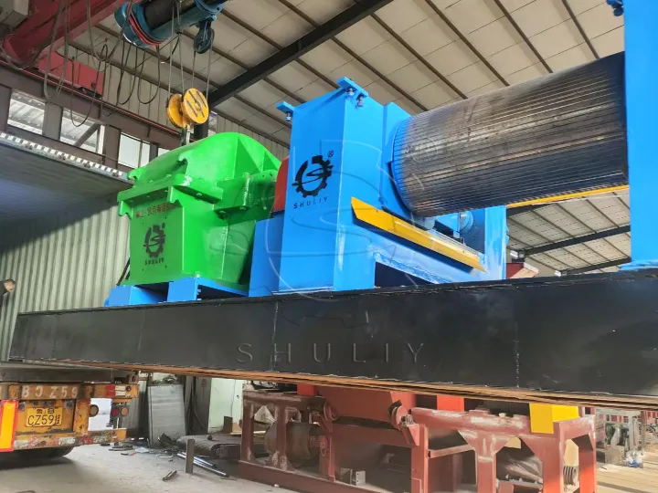 Reifenrecyclingmaschine, die versendet werden soll