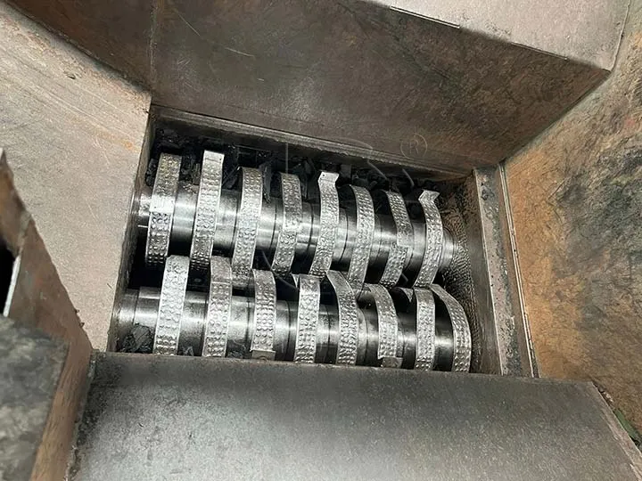 Repaired tire shredder blades