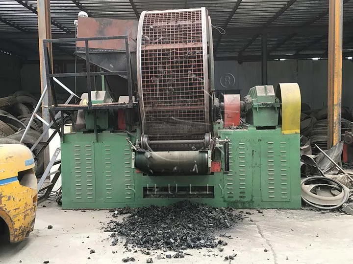 output of the tire shredding machine