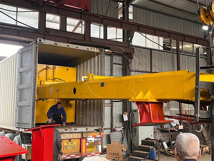 将轮胎钢丝拉线机装载到卡车上