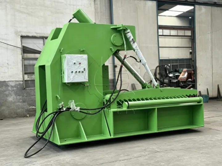 Mining tire cutting machine loaded for delivery to South Africa tire recycling factory