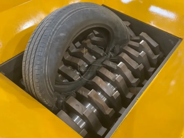Toughened cutter blades deliver tremendous shearing force, easily break‑down sturdy waste tyres
