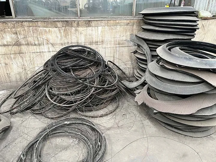 The steel rim and rubber have separated from the tire